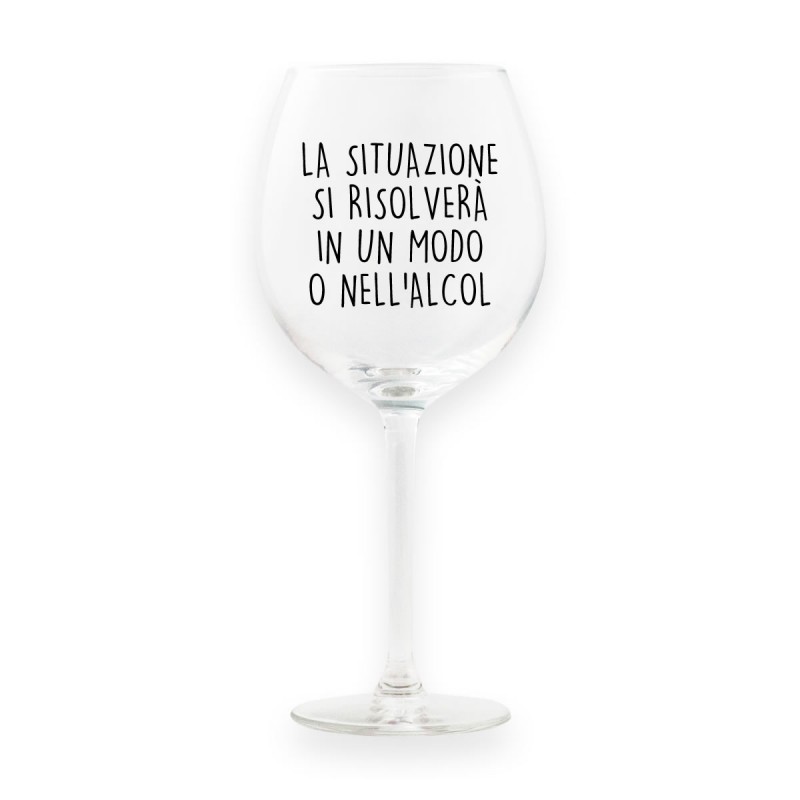 Calice da vino personalizzato LA SITUAZIONE SI RISOLVERÀ IN UN MODO O  NELL'ALCOL' 